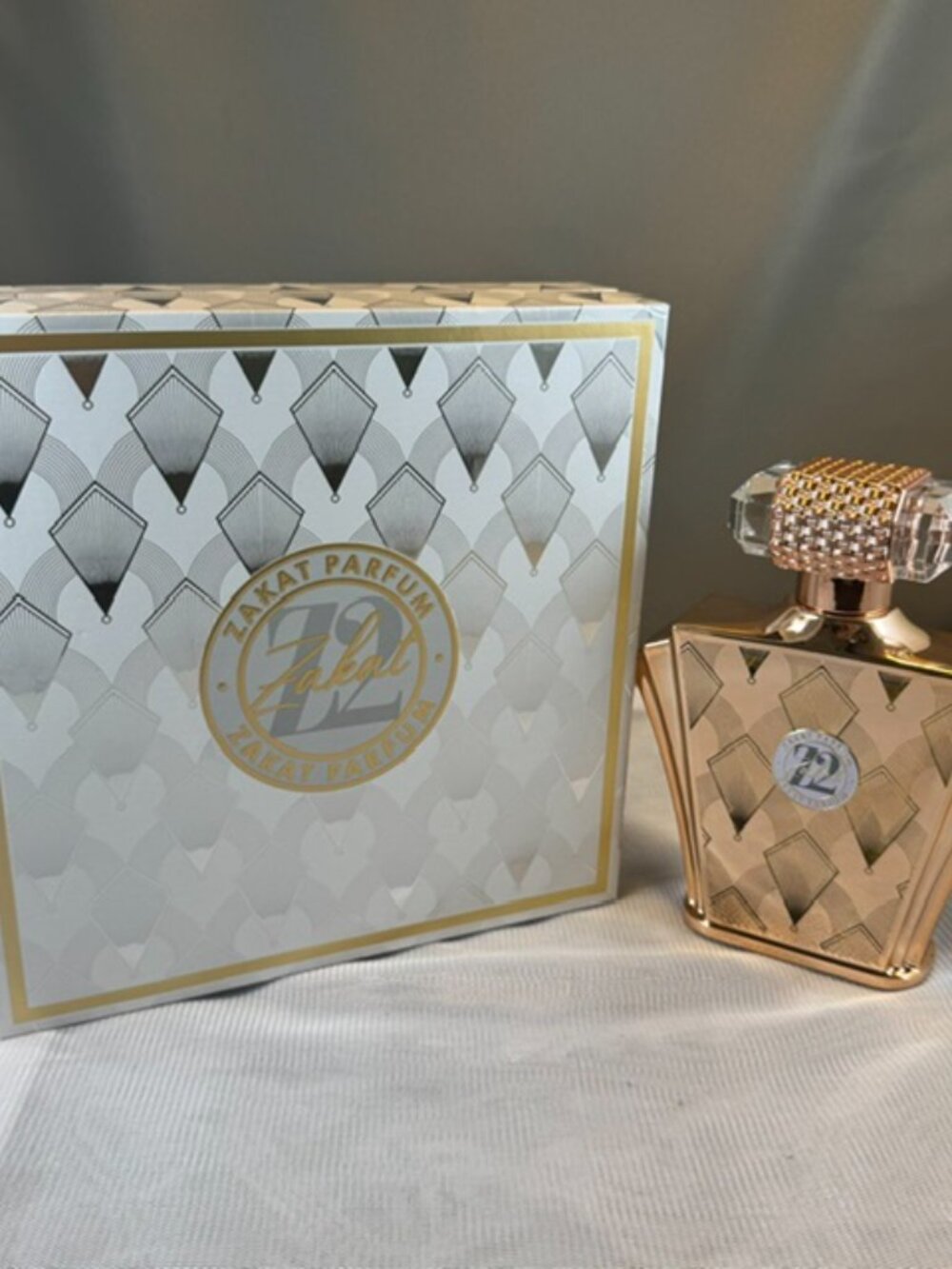 Zakat Parfums Z2 Eau de Parfum Spray for Women 3.4oz New Opened Box $50